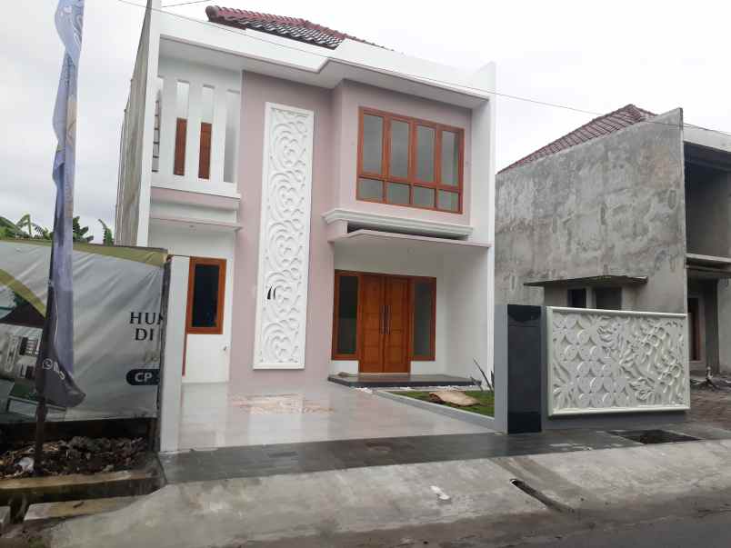 rumah cantik modern 7 menit dari jogja expe center