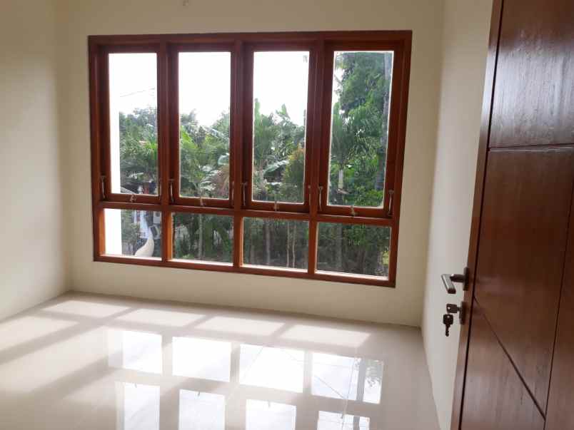 rumah cantik modern 7 menit dari jogja expe center