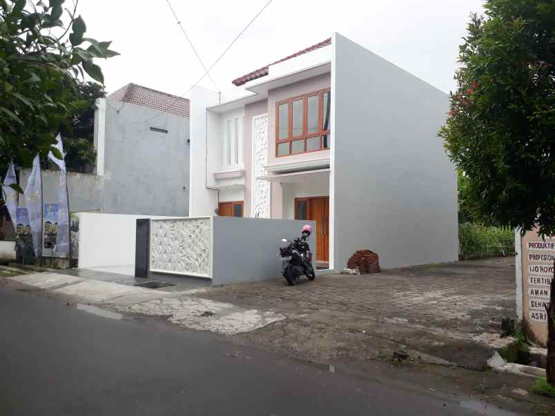 rumah cantik modern 7 menit dari jogja expe center