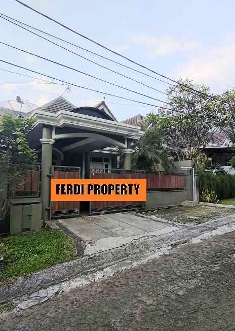 rumah cantik rapi dalam cluster bukit golf riverside