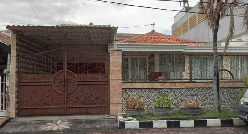 rumah cantik siap huni di mulyosari