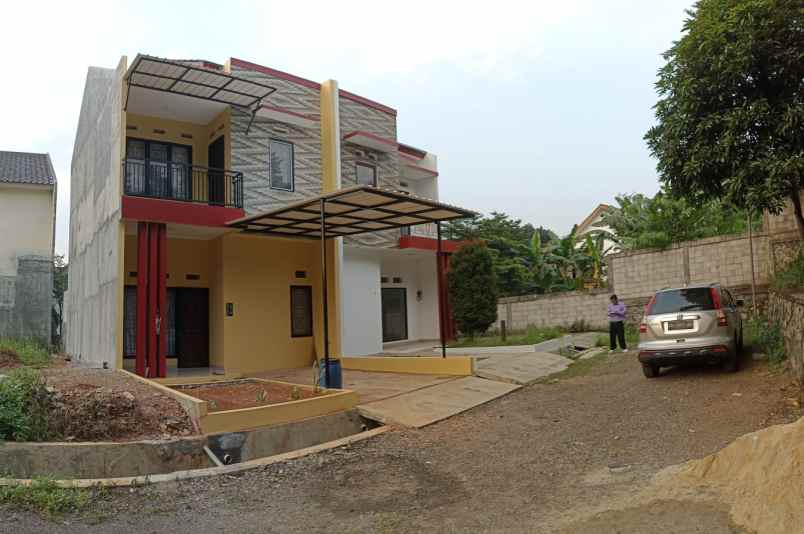 rumah cibinong bogor 2 lantai siap huni