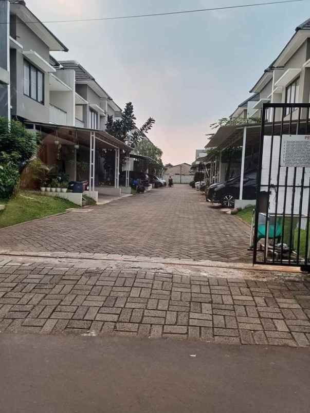 rumah ciputat tangsel cakep 2 lantai