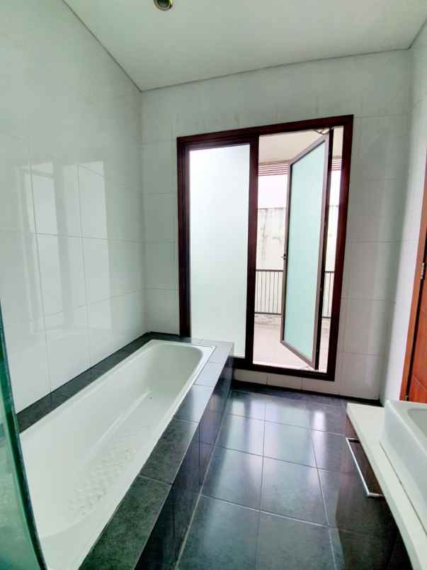 rumah cluster pulomas residence jakarta timur