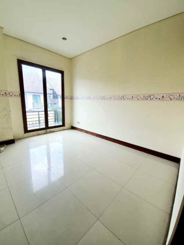 rumah cluster pulomas residence jakarta timur