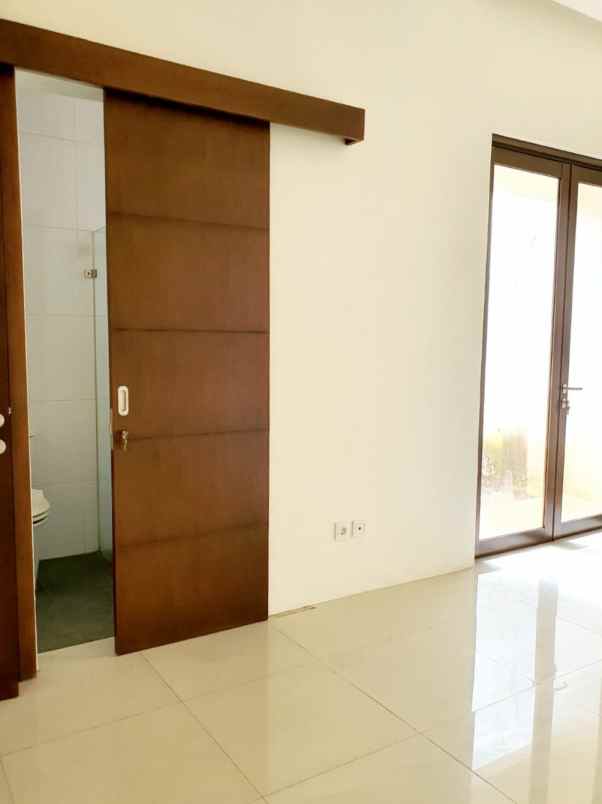 rumah cluster pulomas residence jakarta timur