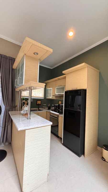 rumah dengan lokasi strategis di de latinos bsd