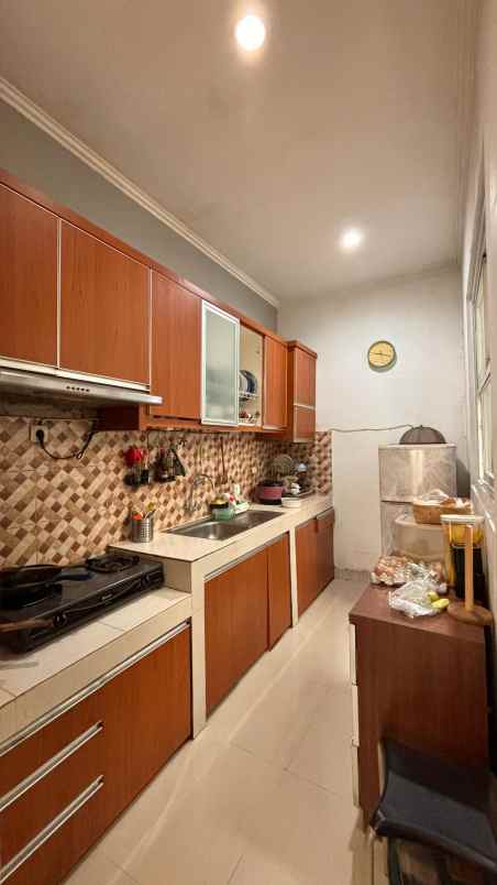 rumah dengan lokasi strategis di de latinos bsd