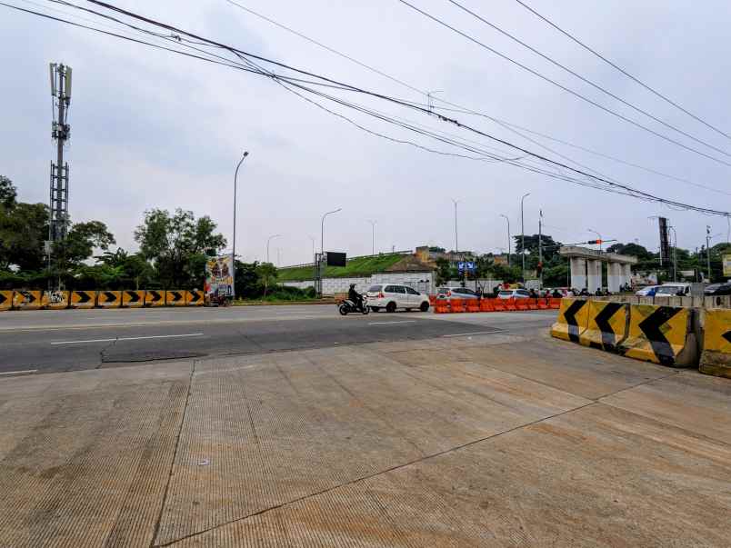 rumah depan pintu tol sawangan depok