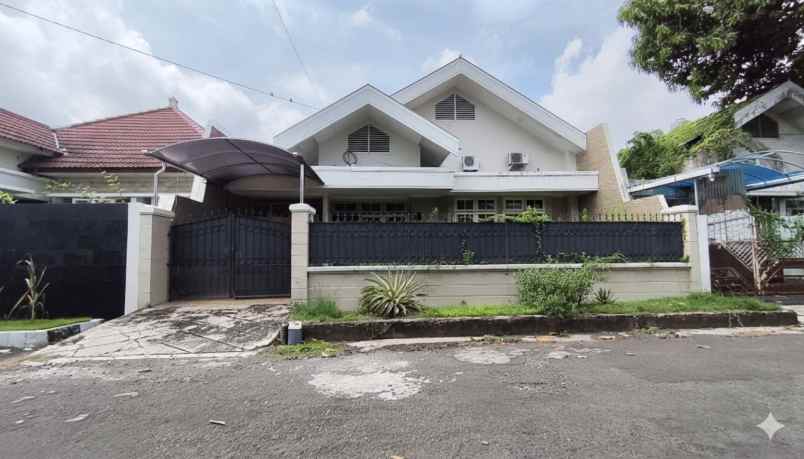 rumah dharmahusada indah utara row 3 mobil
