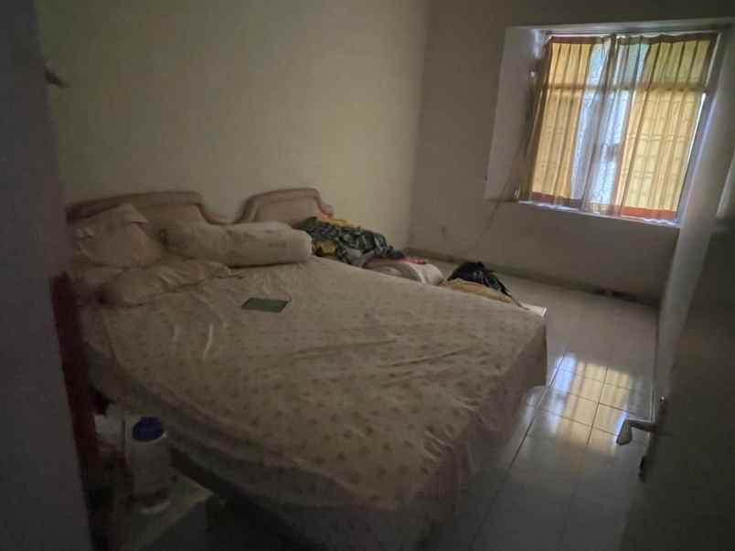 rumah dharmahusada indah utara row 3 mobil