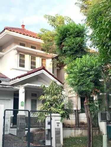 rumah di graha famili citraland surabaya