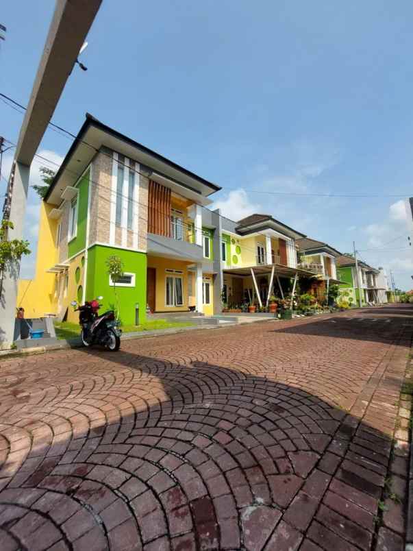 rumah dijual palagan dekat hotel hyatt