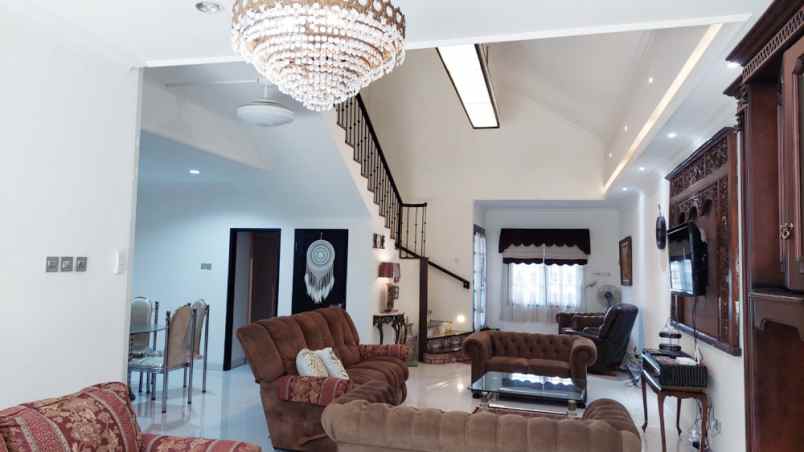 rumah disewakan dekat mall taman anggrek central park
