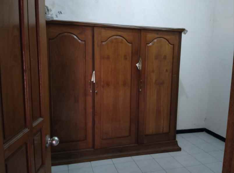 rumah disewakan dukuh kupang surabaya barat