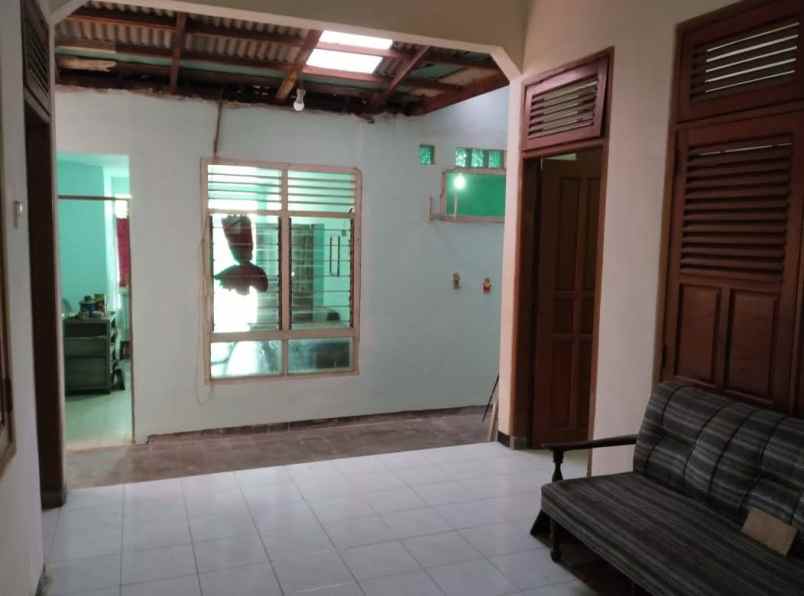 rumah disewakan dukuh kupang surabaya barat