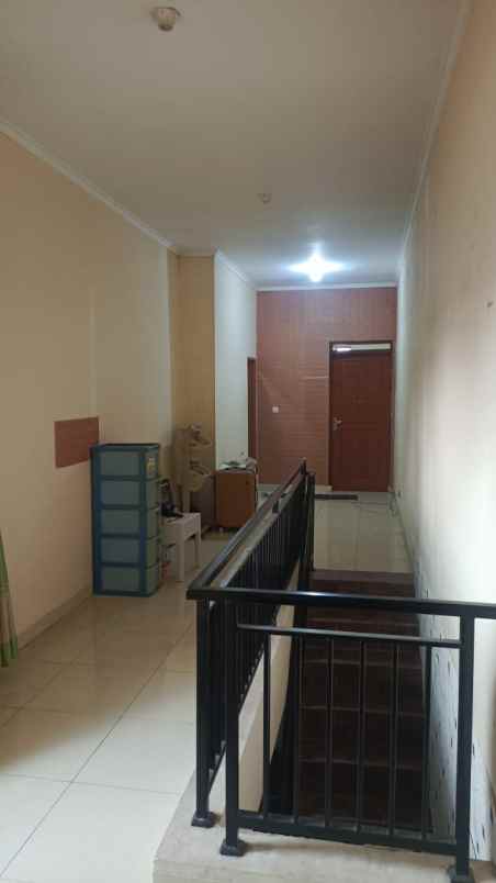 rumah dua lantai cisaranten wetan cinambo bandung