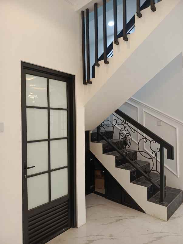 rumah exclusive di jantung kota kediri