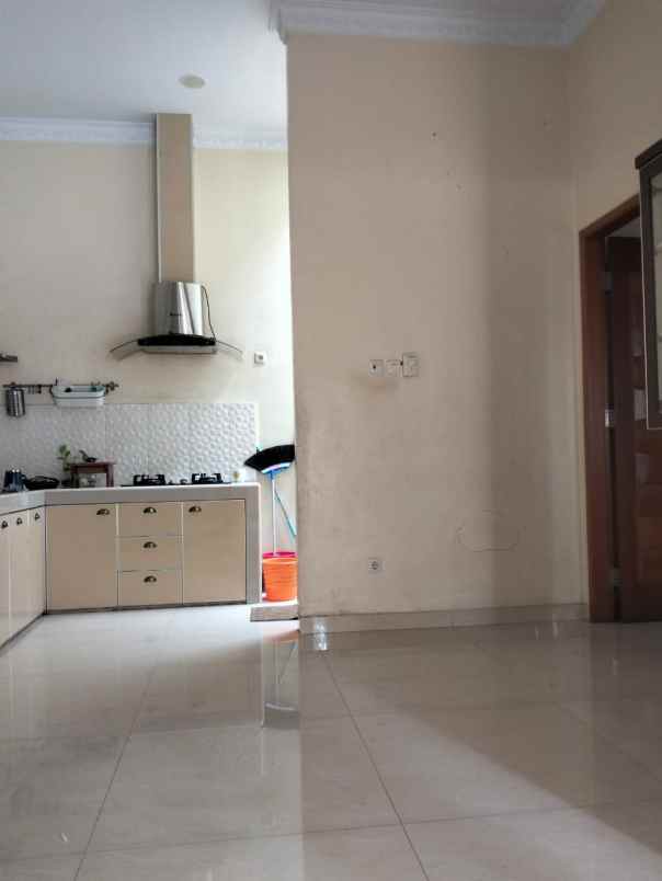 rumah hook di perumahan duta bumi kota bekasi