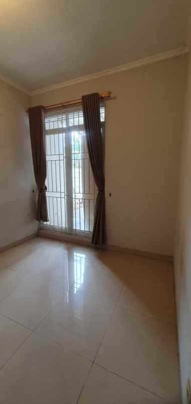 rumah hook luas pinus regency cinambo