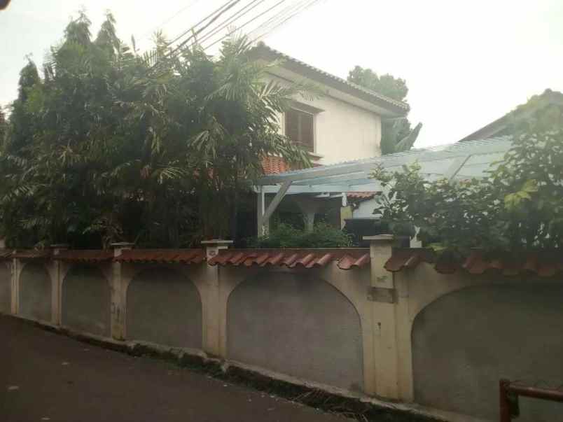 rumah hook pinggir jalan raya pondok kelapa