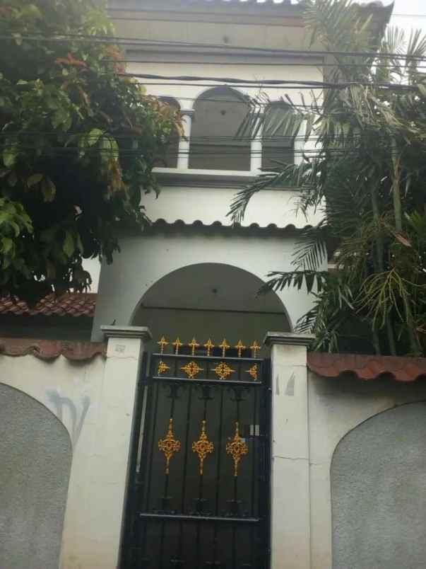 rumah hook pinggir jalan raya pondok kelapa