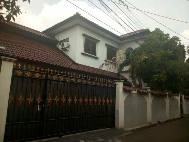 rumah hook pinggir jalan raya pondok kelapa