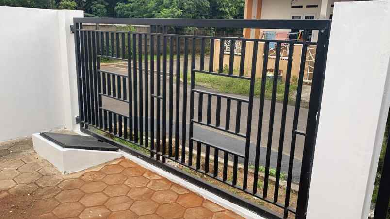 rumah hook strategis di bella residence depok