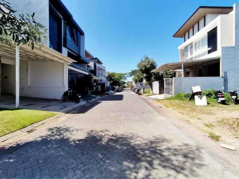 rumah imperial beach pakuwon city strategis minimalis