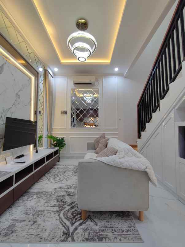 rumah klasic modern style area bintaro bisa dp 0