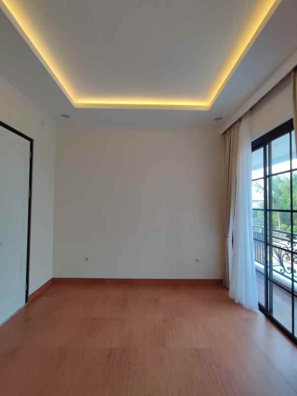 rumah klasic modern style area bintaro bisa dp 0