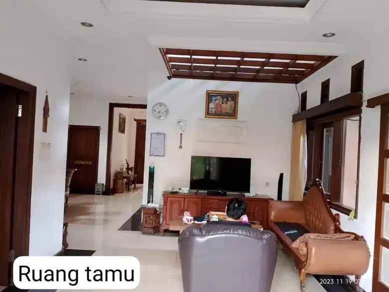 rumah klasik moderen jawa 2 lantai strategis nego