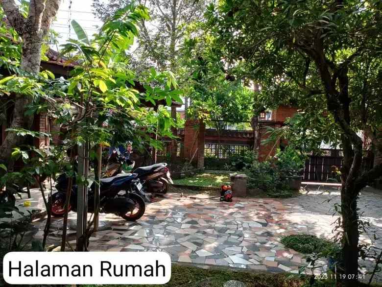 rumah klasik moderen jawa 2 lantai strategis nego