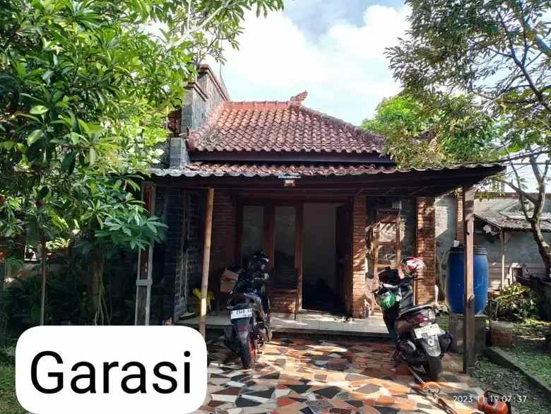 rumah klasik moderen jawa 2 lantai strategis nego