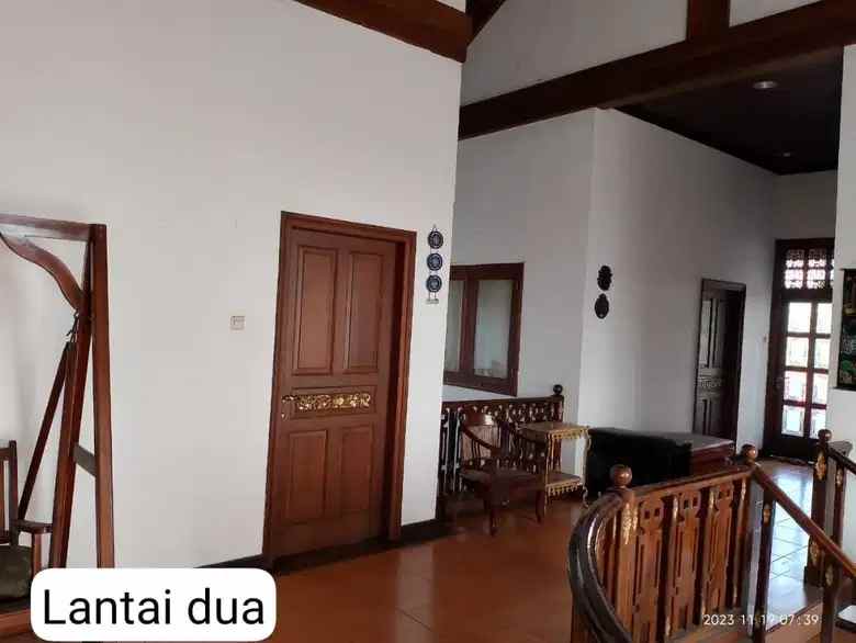 rumah klasik moderen jawa 2 lantai strategis nego