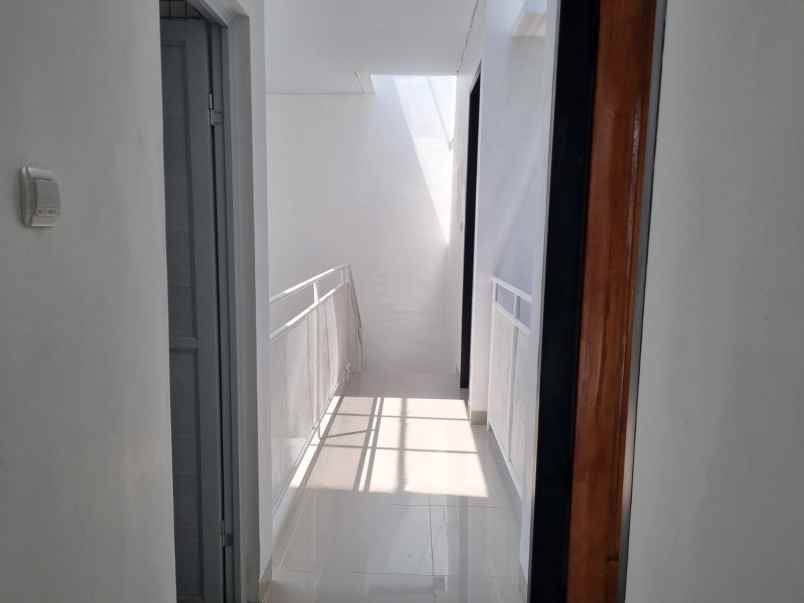 rumah kost eksklusif dekat uii potensi sewa tinggi