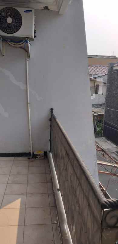 rumah lokasi strategis di kayu putih jakarta timur