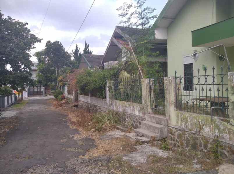 rumah luas dan bagus lokasi strategis di kota malang