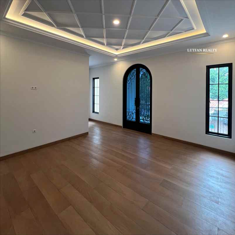 rumah mediterania classic dalam komplek