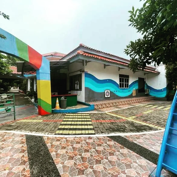 rumah megah curug raya dekat pondok kelapa