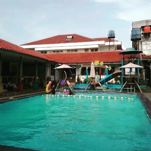 rumah megah curug raya dekat pondok kelapa