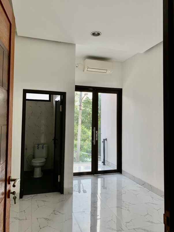 rumah mewah 2 5 lantai lokasi premium margonda depok