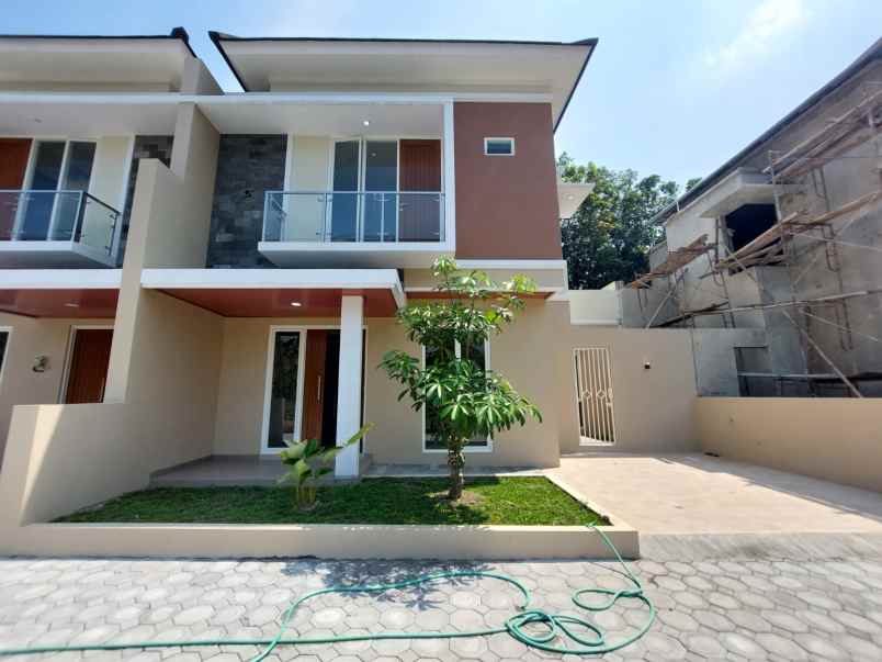 rumah mewah 2 lantai di cluster exclusive prambanan