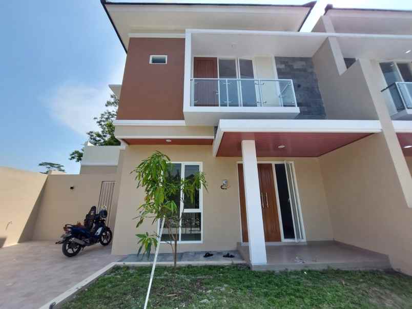 rumah mewah 2 lantai di cluster exclusive prambanan