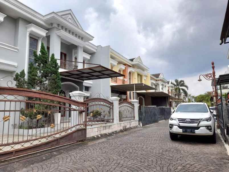 rumah mewah bonus furniture di jalan tambak godean