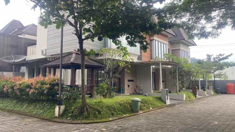 rumah mewah dua lantai semarang atas