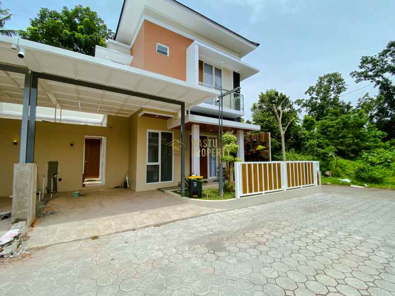 rumah mewah luas semi furnish dekat rsud prambanan