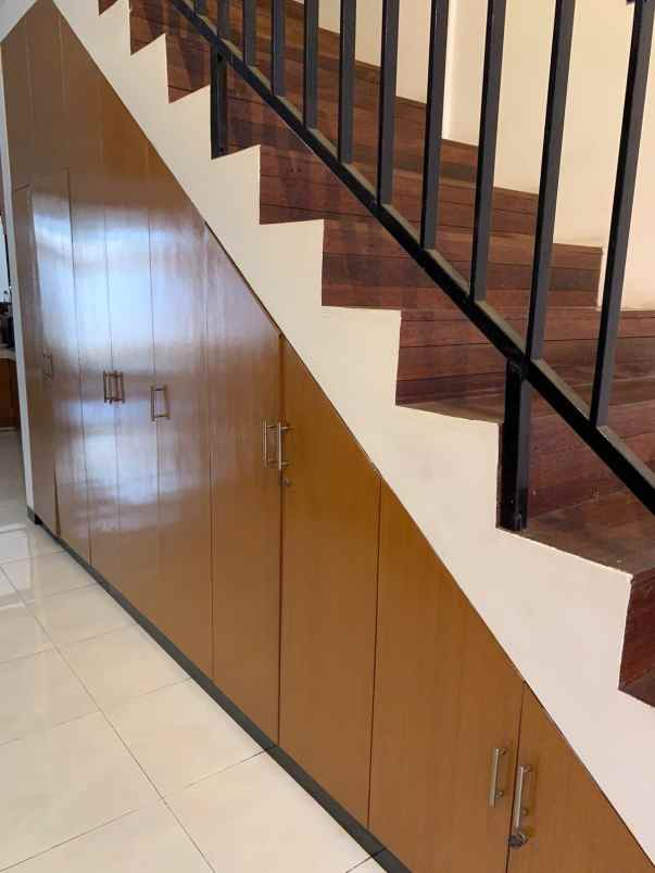 rumah mewah modern lokasi dekat plaza araya