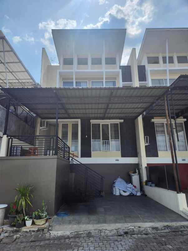 rumah mewah murah di dalam cluster manyaran semarang