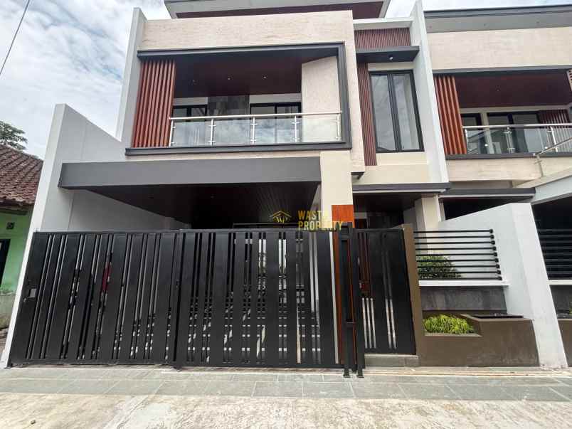 rumah mewah private pool lokasi premium dekat monjali